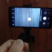 Управление камерой смартфона с помощью блютуз пульта от монопада, штатива